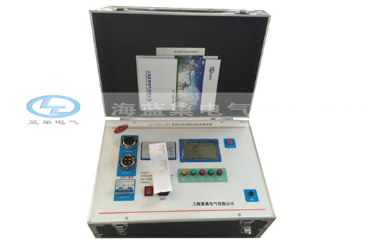 LCSR變頻串聯(lián)諧振試驗(yàn)裝置主要針對(duì)10kV、35kV、110kV、220kV、變電站及線路等所有電氣主設(shè)備的交流耐壓試驗(yàn)設(shè)計(jì)制造。電抗器采用多只分開(kāi)設(shè)計(jì)，既可滿(mǎn)足高電壓、小電流的設(shè)備試驗(yàn)條件要求，又能滿(mǎn)足低電壓的交流耐壓試驗(yàn)要求，具有較寬的適用范圍，是地、市、縣級(jí)高壓試驗(yàn)部門(mén)及電力安裝、修試工程單位理想的耐壓設(shè)備。